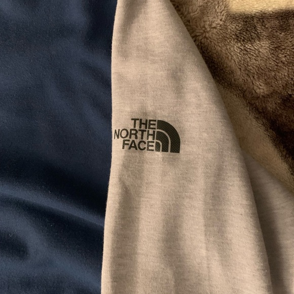 North Face long sleeve sweater - Picture 3 of 3